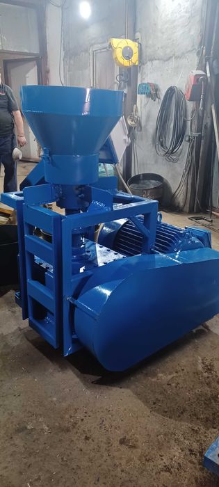 Prese Peleti 11 - 15 kw  Buncare rumegus -peleti - benzi transp racire
