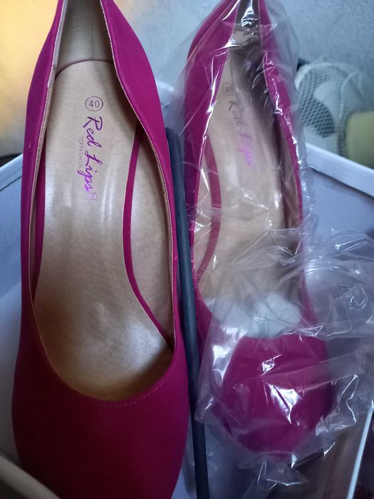 Дамски обувки чисто нови два чифта