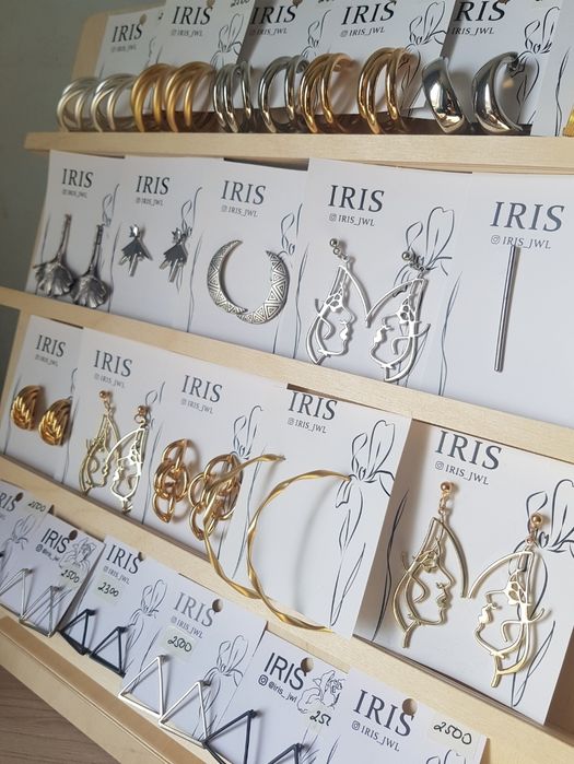 Деревяная подставка для украшений