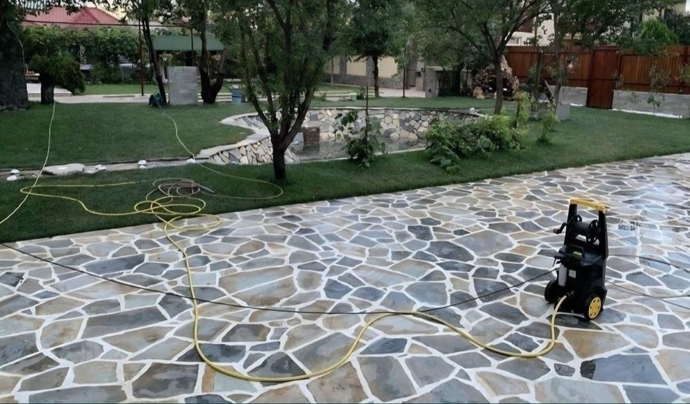 Vând piatră naturală de munte poligonală și montez