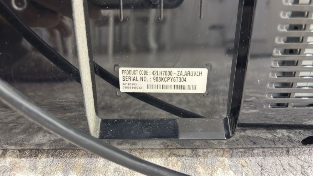 Телевизор LG с подставкой