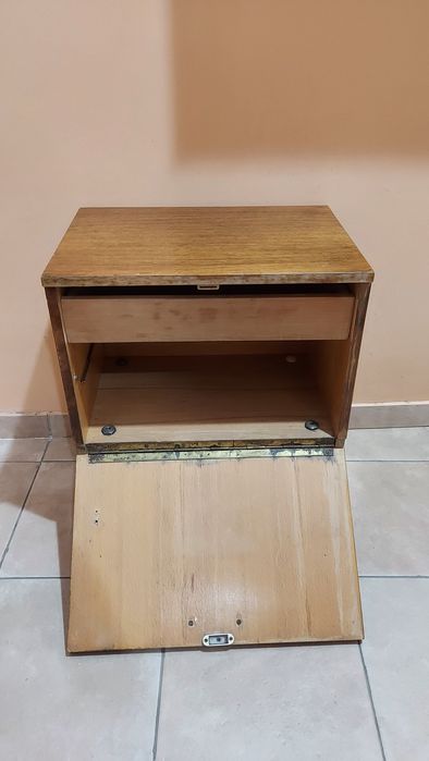 Тумбочка советская целая