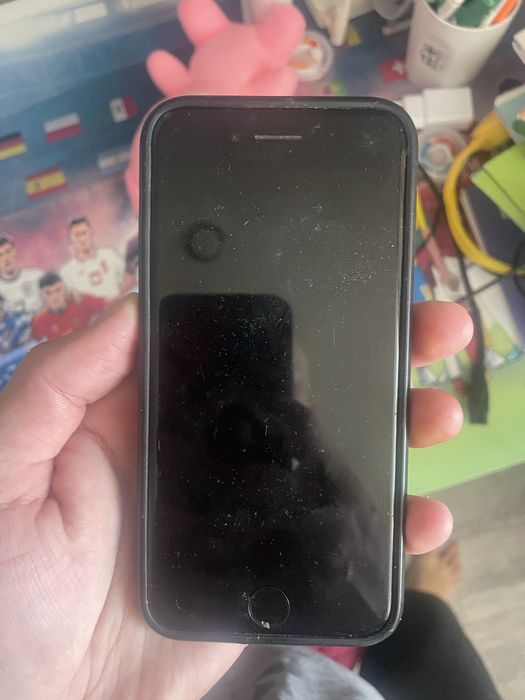 Продам 8 айфон все работает