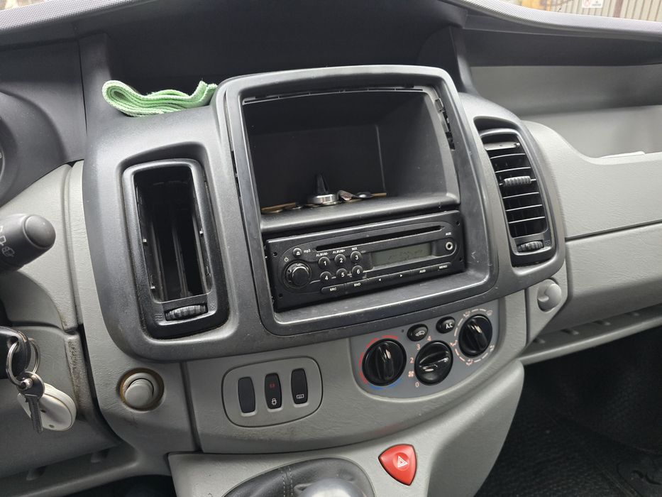 Opel Vivaro 2011 L2H1 Diesel 114 CP