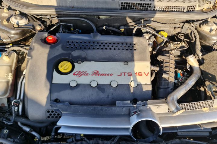 Bascula fata dreapta Alfa Romeo GT 2006 2.0 MT (165 hp)