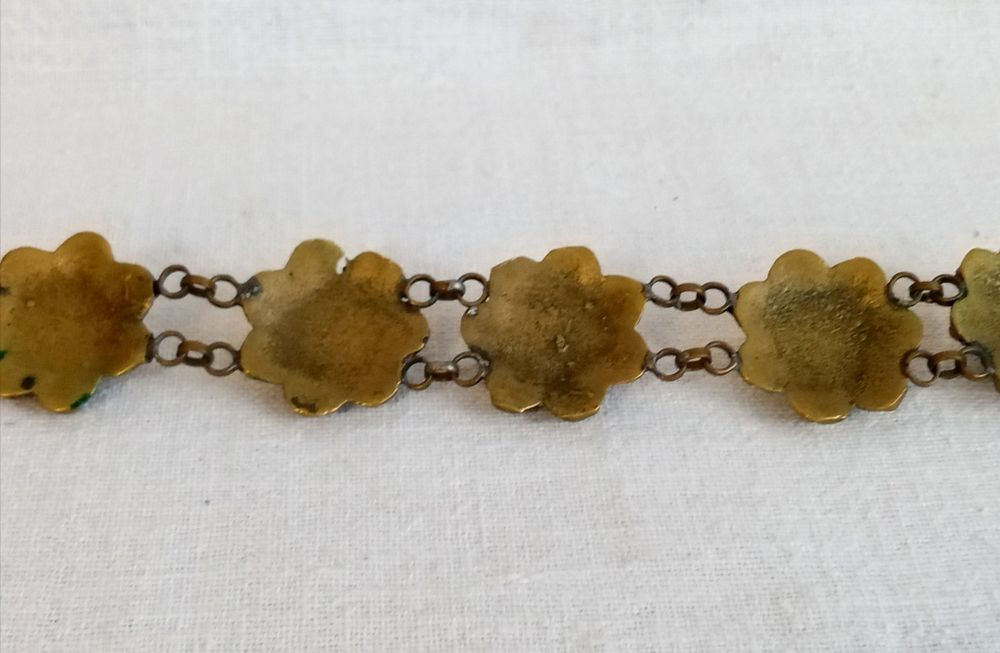 Стара възрожденска гривна с червени кабошони