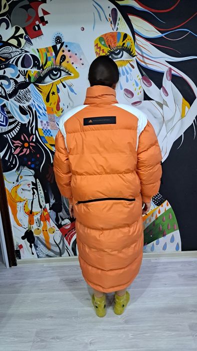 Пуховик на пуху.