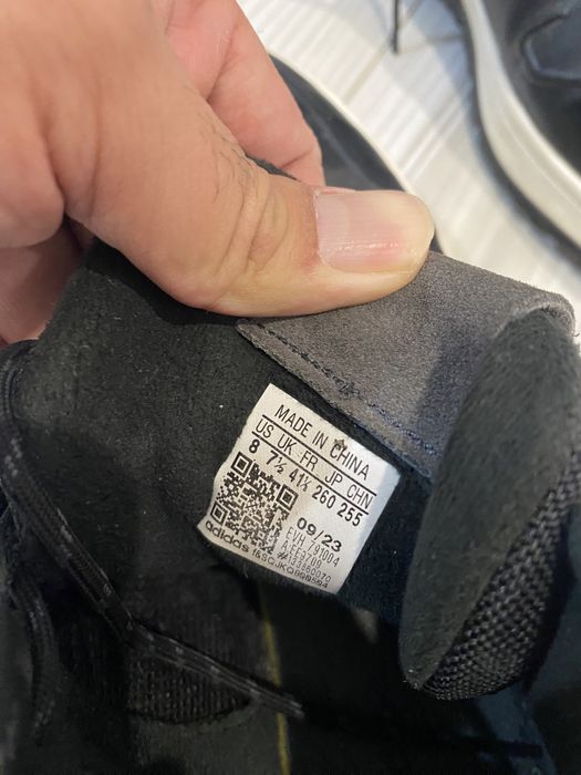 Продам Адидас кроссовку р 41