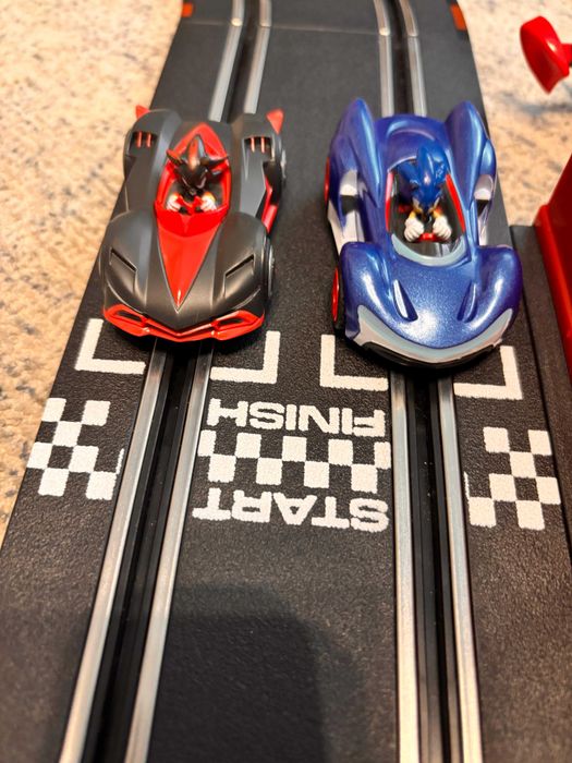 Pista de curse electrica cu 2 masinute, Carrera, Sonic the Hedgehog