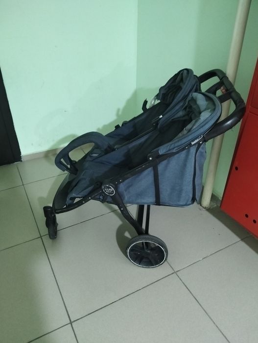 Продам двухместную коляску