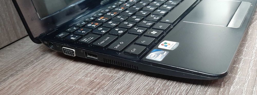 Нетбук Asus Eee 1015