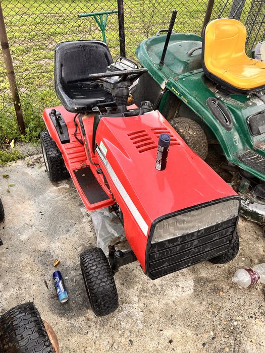 Tractoras Gazon Jonsered JLR115T  motor Brighs Straton 12cp