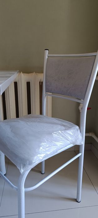Продается стол со стульями