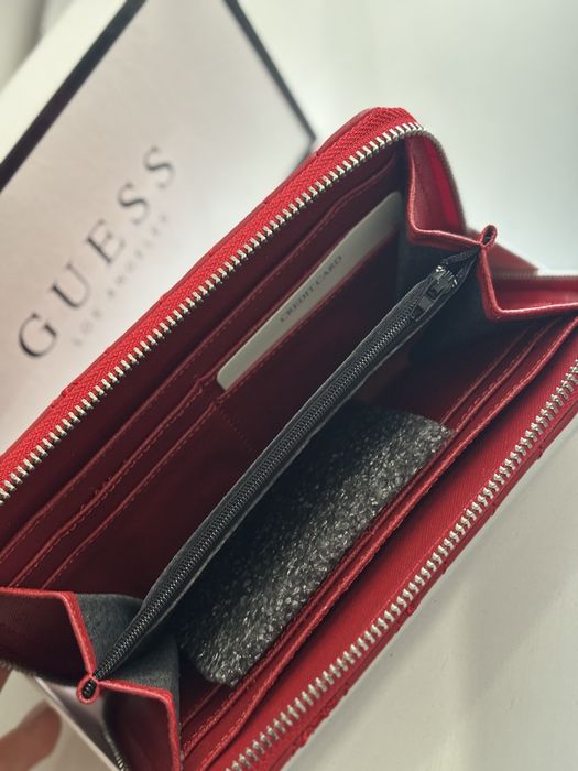 Дамско портмоне Guess