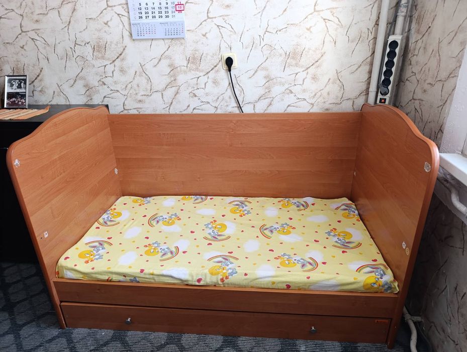 Детско дървено легло
