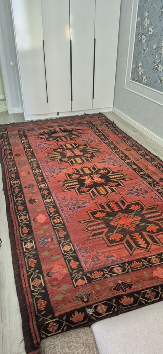 Қолдан тігілген қазақша кілем