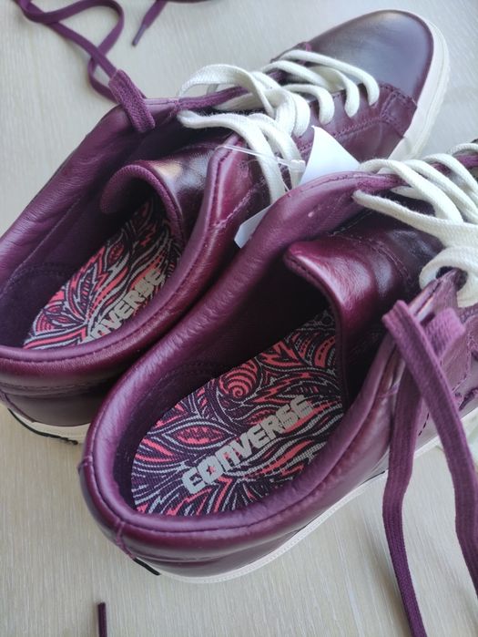 Чисто нови Converse