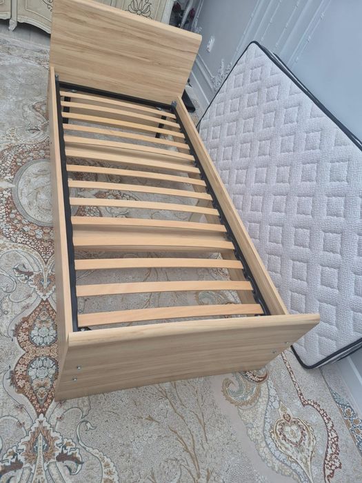 Продаётся б/у кравать с новым матрасом