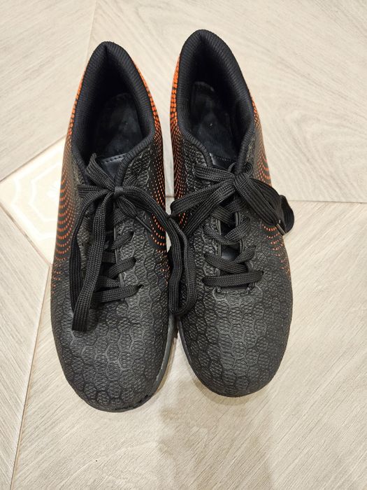 Продам бутцы для футбола б/у