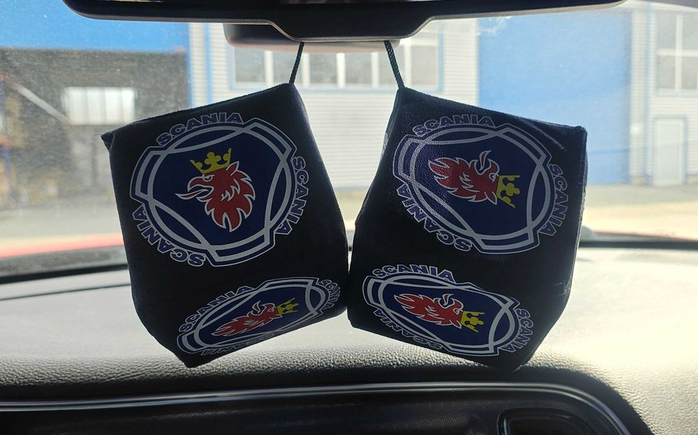 Плюшени зарчета за камиони Скания SCANIA бели и черни 10х10х10 см