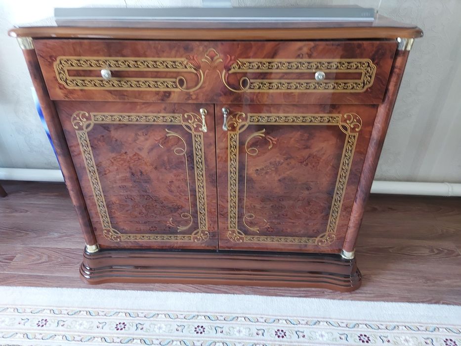 Продам тумбу в гостиную в хорошем состоянии