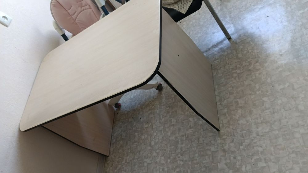Продам стол кухонный