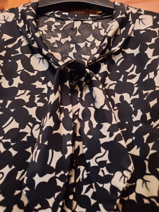 Deosebita bluza negru cu alb mărimea 48-50