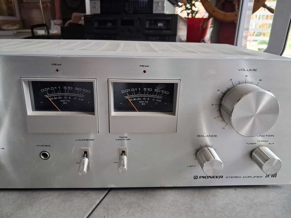Pioneer SA 606 stereo amplifier