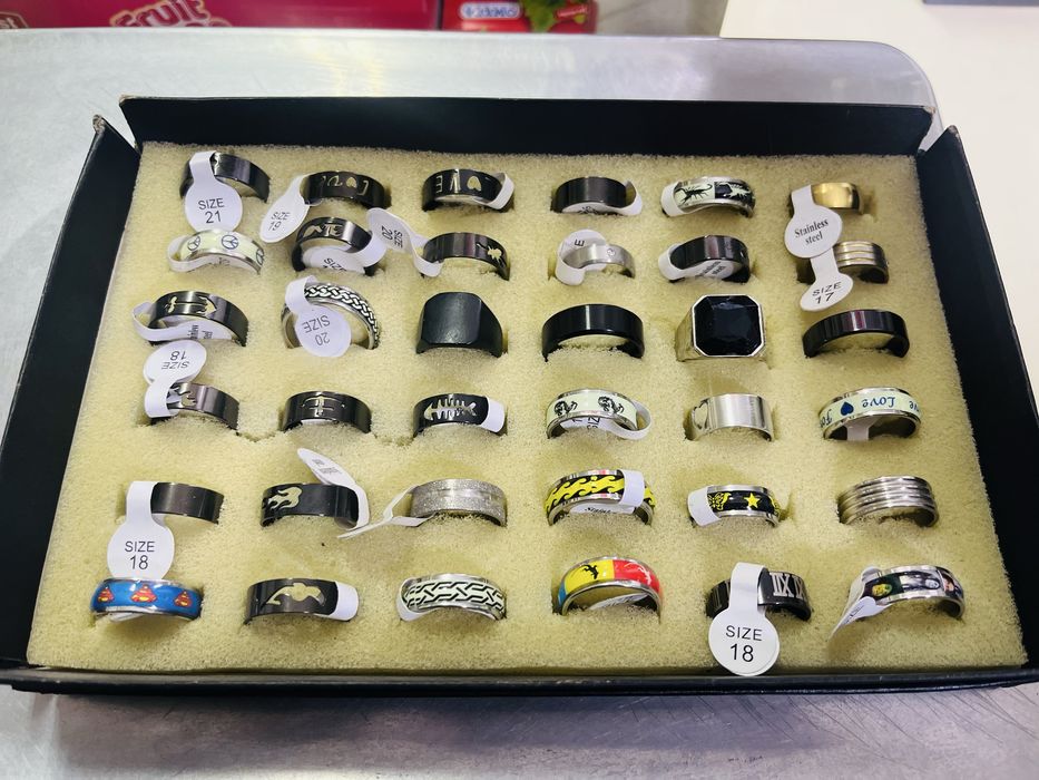 Разнообразные мужские кольца