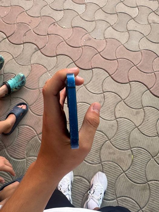 Продам iPhone 12