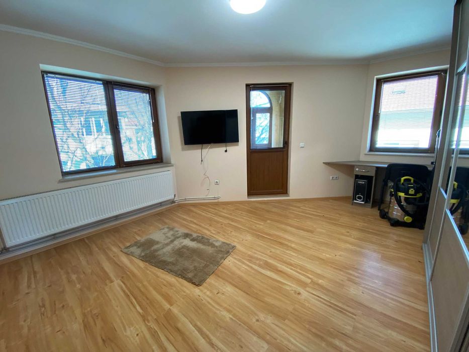 Продава се Четиристаен апартамент в Добрич, Център - 130 кв.м за 1001 €/кв.м - Снимка #4