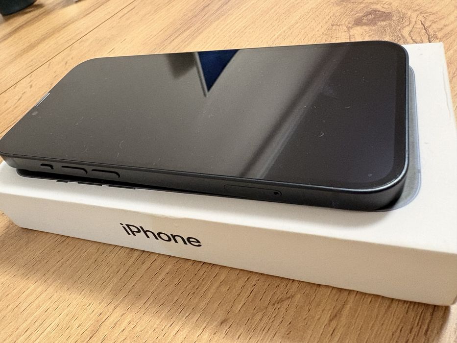 Продам iPhone 13