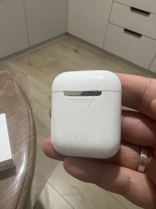 Продам airpods оригинал