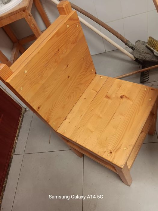 Mese cadru metalic, scaune lemn