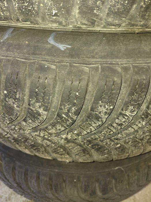 Продавам коплект джанти с гуми.