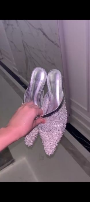 Tufli sotiladi yangi