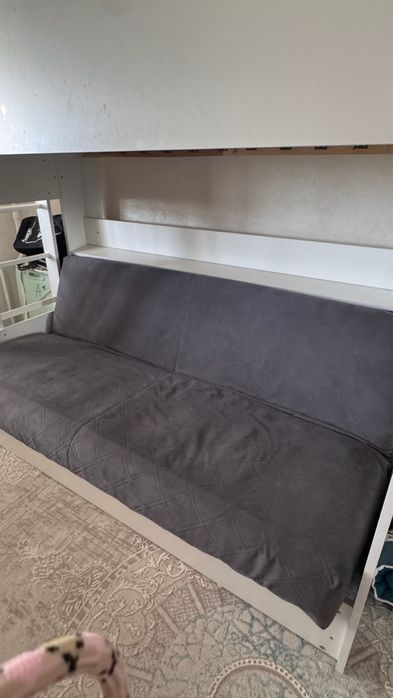 Двухярусная кровать