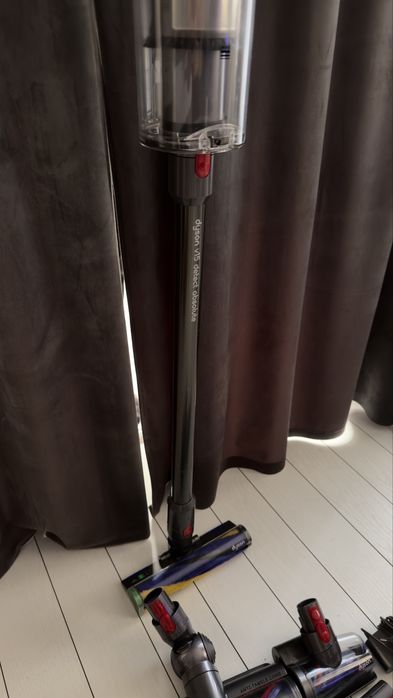 Dyson V15 Detect Absolute - echipat complet ( ca nou )