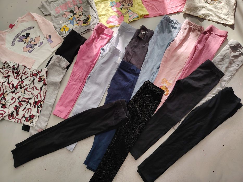 Lot haine 116Compleu negru cu  flori fetiță 6 ani, pantofi și sandal