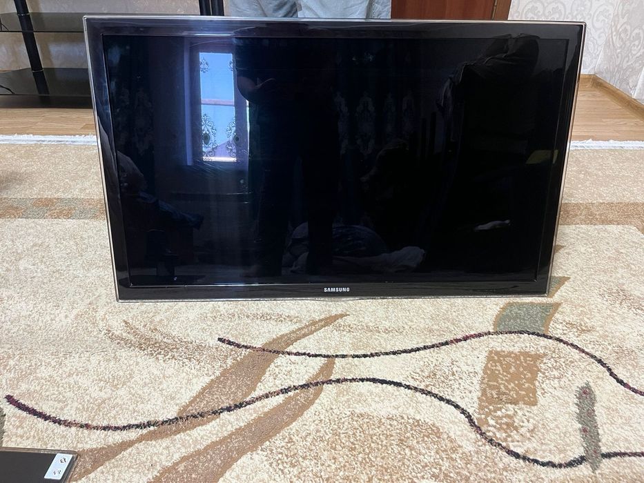 Продам телевизор самсунг оригинал + андроид приставка