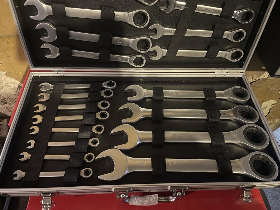 Продавам инструменти