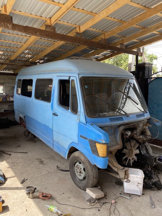 Продам на запчасти мерседес сапог