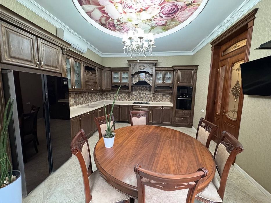 Домбирабод ховли сотилади