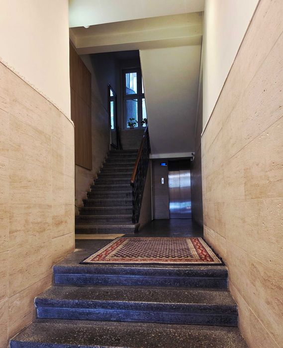 Дава се под наем Офис в София, Център - 120 кв.м за 2792.76 € - Снимка #1