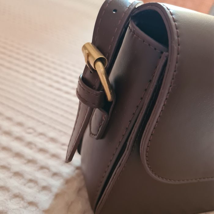 Коричннвая сумка кроссбоди