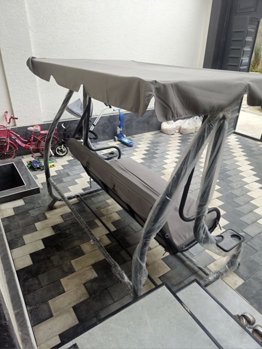 Садовая качеля с навесом на 3 места – комфорт и стиль на вашей террасе