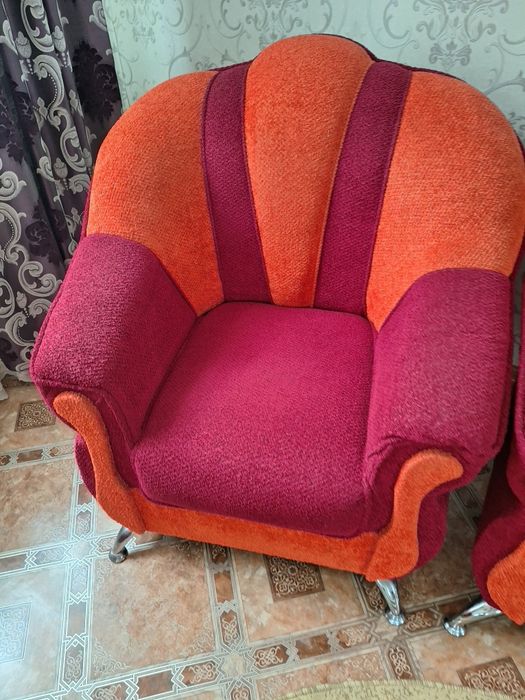 Диван  сатылады ...