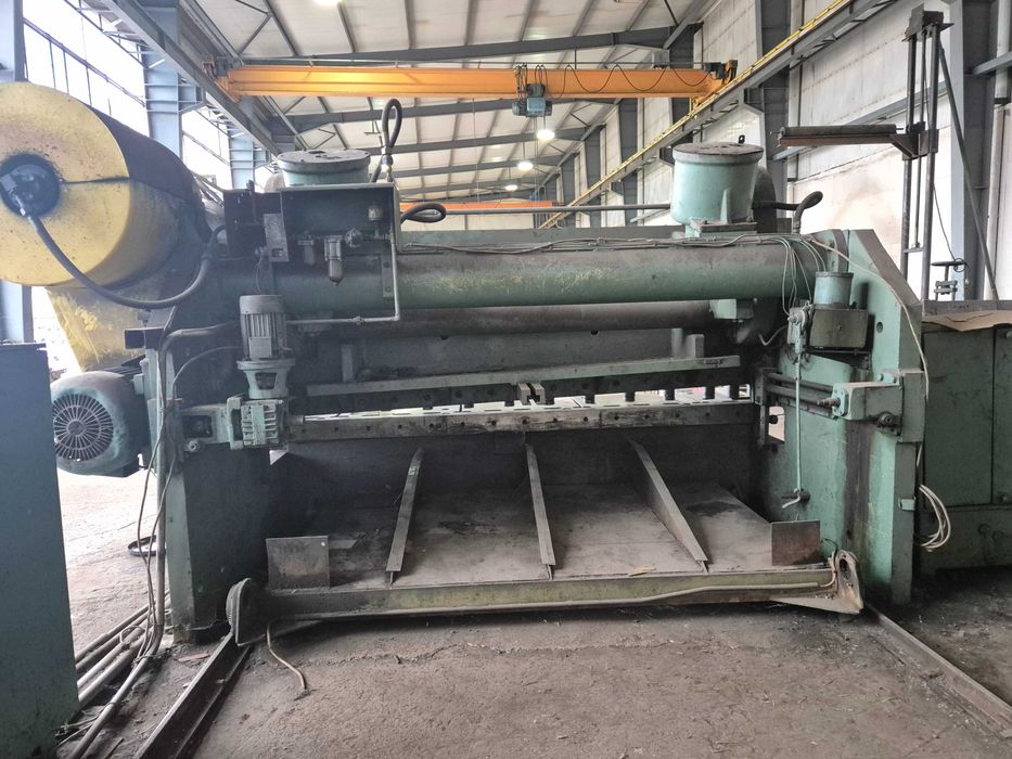 Гилотина за ламарина до 20мм.