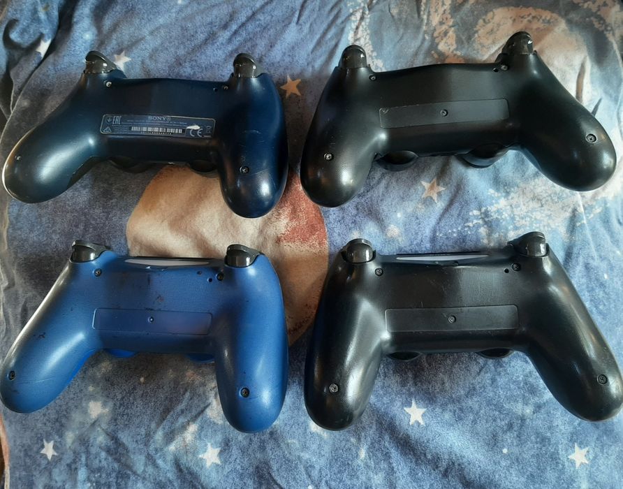 Vând manete defecte 4 defecte de piese ps4 PlayStation 4