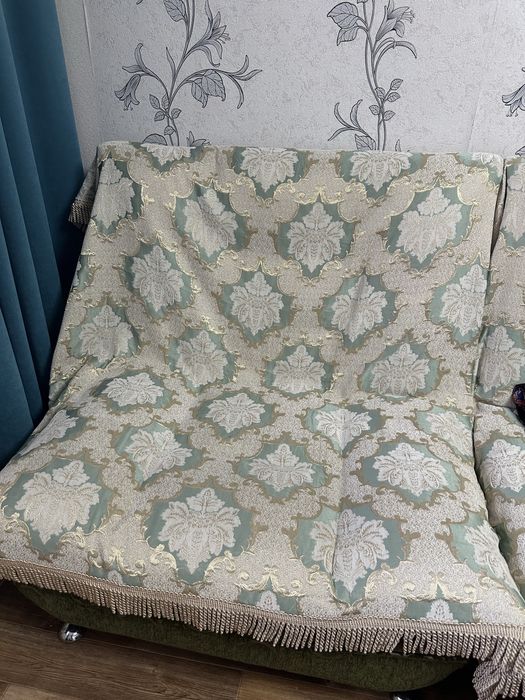 Продам диван с подушками